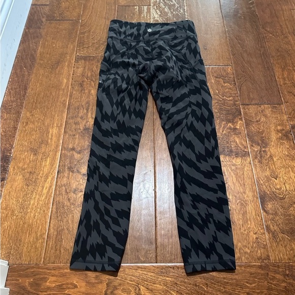 Lululemon invigorate high rise crop - Picture 6 of 7